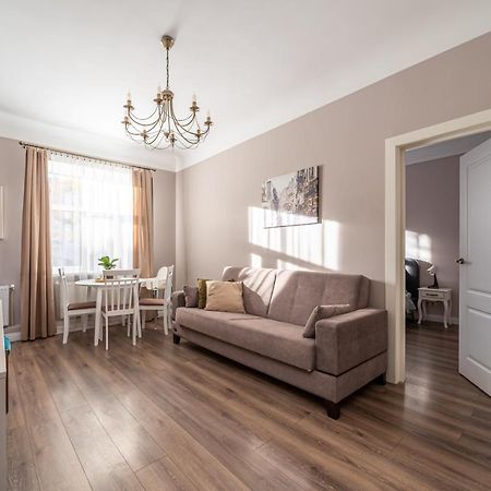 Stylish Latvian Classic 1-Bedroom Apartment Near City Center, Parks & Public Transport Links Rīga Exterior foto