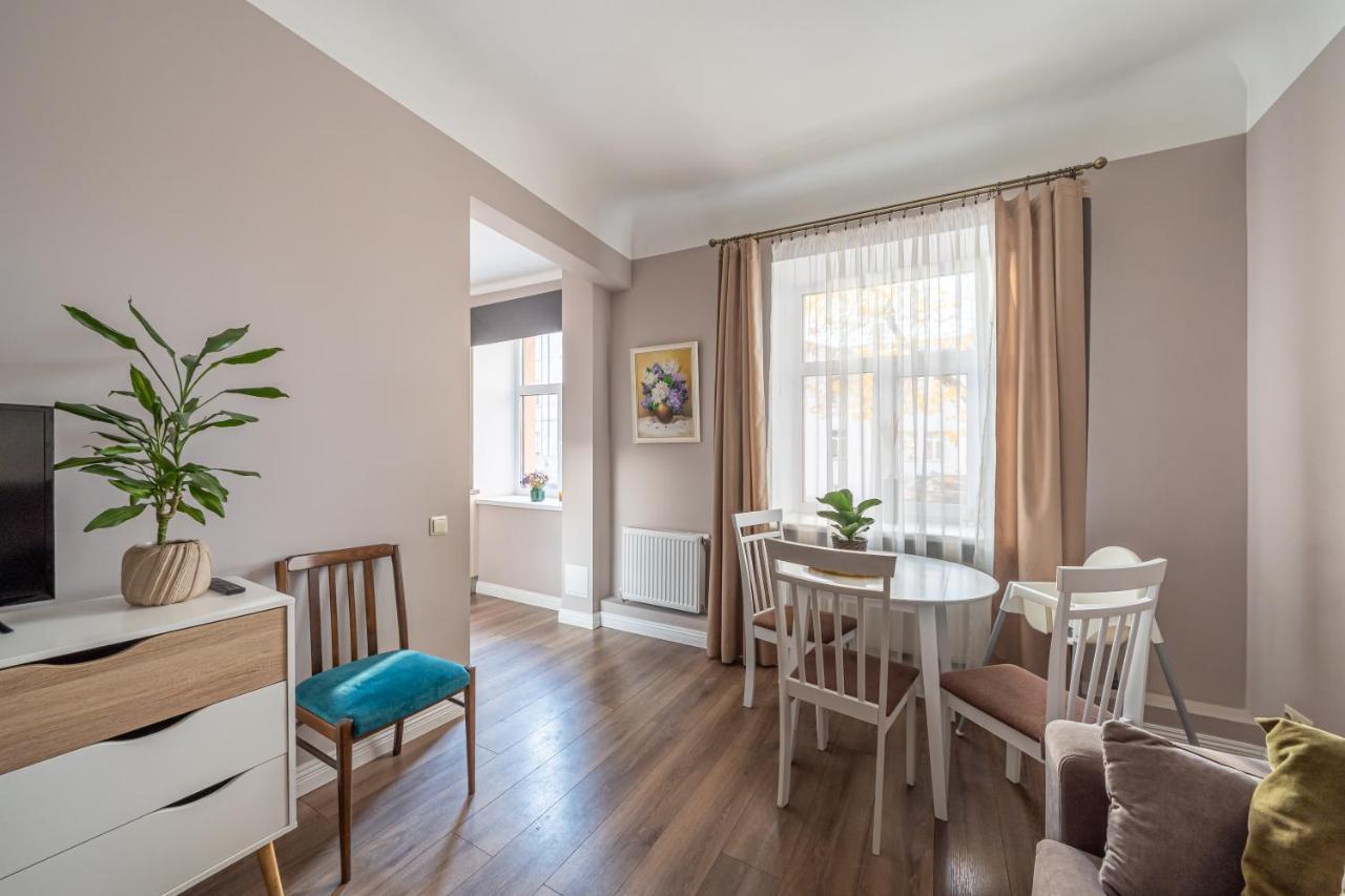 Stylish Latvian Classic 1-Bedroom Apartment Near City Center, Parks & Public Transport Links Rīga Exterior foto
