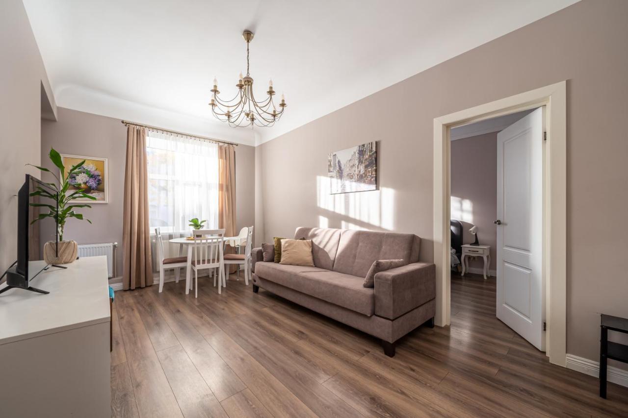 Stylish Latvian Classic 1-Bedroom Apartment Near City Center, Parks & Public Transport Links Rīga Exterior foto