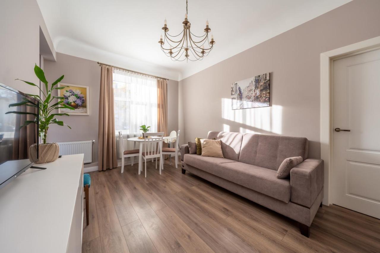 Stylish Latvian Classic 1-Bedroom Apartment Near City Center, Parks & Public Transport Links Rīga Exterior foto