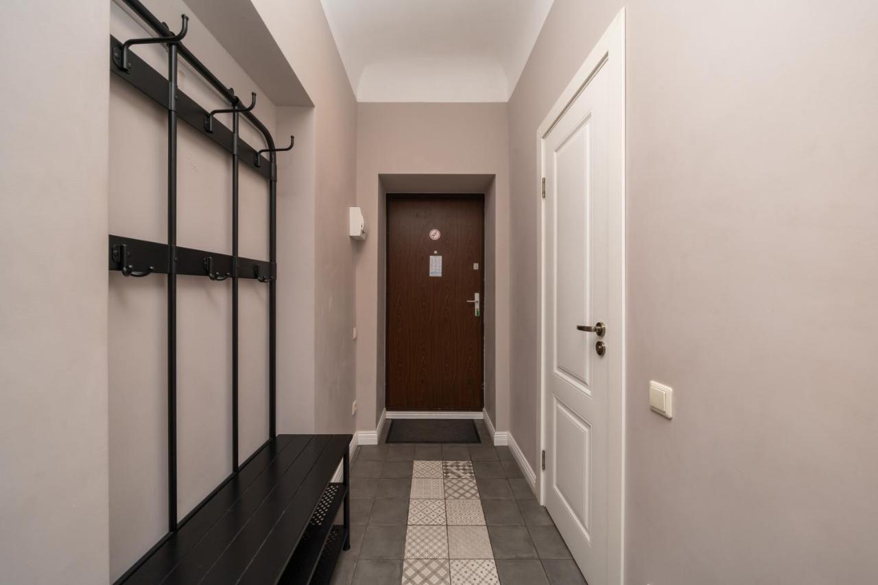 Stylish Latvian Classic 1-Bedroom Apartment Near City Center, Parks & Public Transport Links Rīga Exterior foto