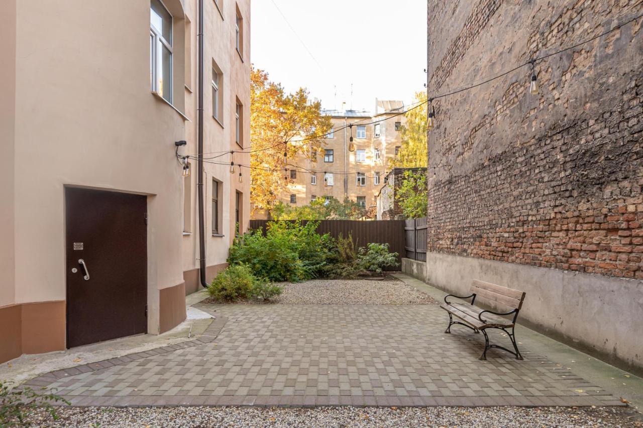 Stylish Latvian Classic 1-Bedroom Apartment Near City Center, Parks & Public Transport Links Rīga Exterior foto